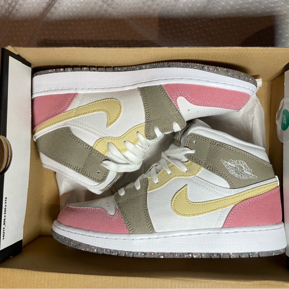 Jordan 1 Mid Vivid Green - Picture 2 of 11